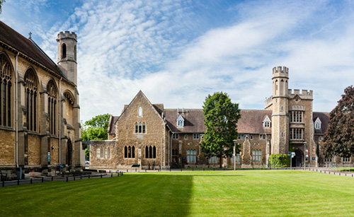 英国格鲁斯特大学 会计与金融理学硕士